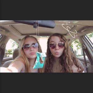 Meet your Posher, Alyssa